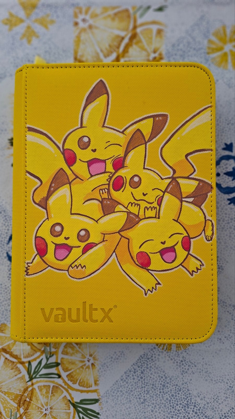 Vault X Pikachu 4-Pocket Binder - Handgeschilderd, Ophalen of Verzenden, Nieuw