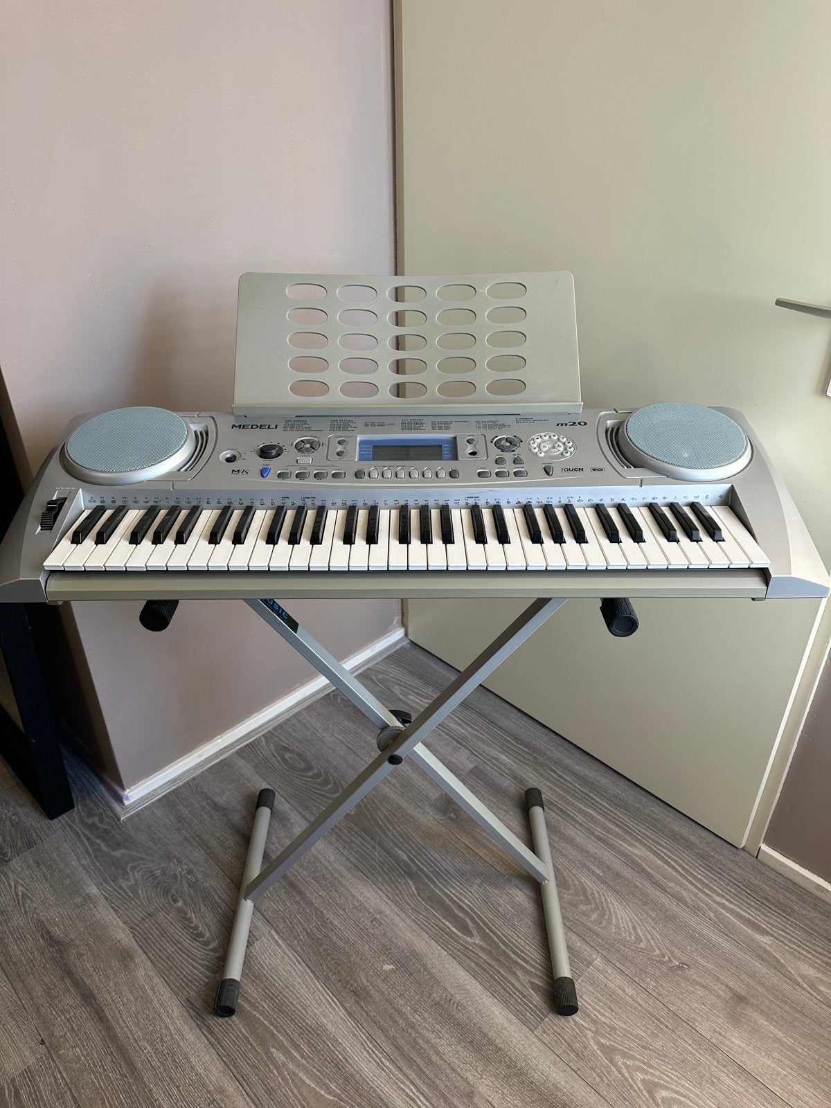 Medeli M20 Keyboard met standaard, 61 toetsen, Ophalen of Verzenden, Zo goed als nieuw, Medeli