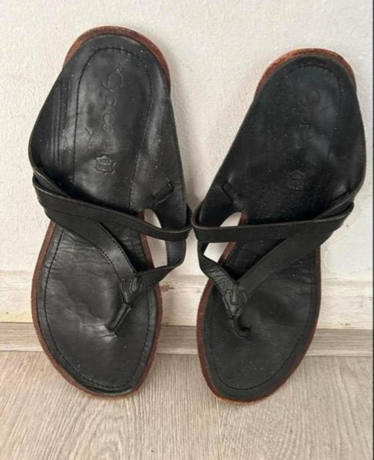Zwarte leren slippers  38- Vera Pelle, Kleding | Dames, Schoenen, Ophalen of Verzenden, Zwart, Slippers