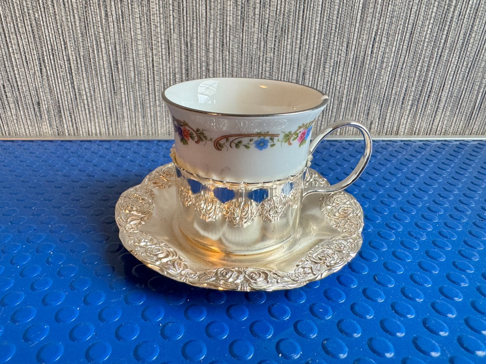 Verzilverde Kop en Schotel, Quist W. Germany (metalen houder, Antiek en Kunst, Antiek | Servies los, Ophalen of Verzenden