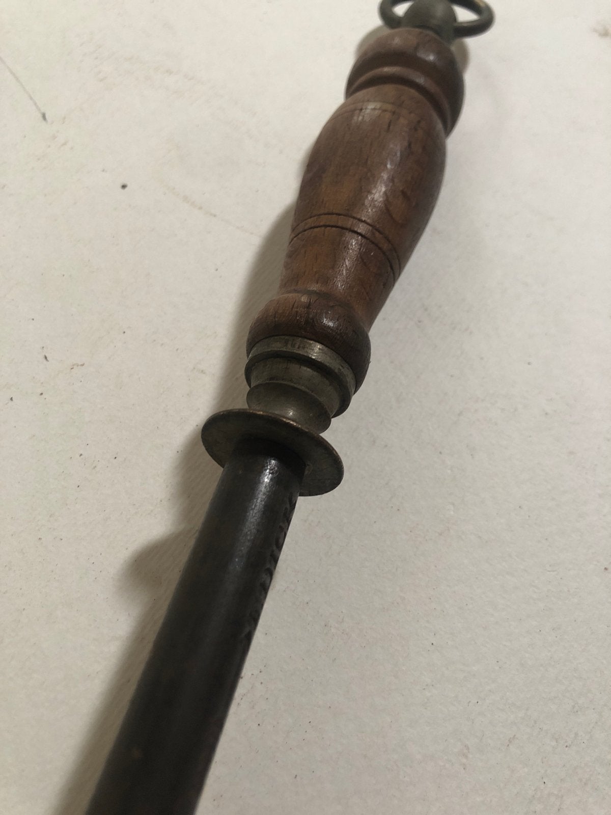 Antieke Messenslijper F. Dick met Houten Handvat, Hout, Ophalen of Verzenden, Overige typen, Gebruikt