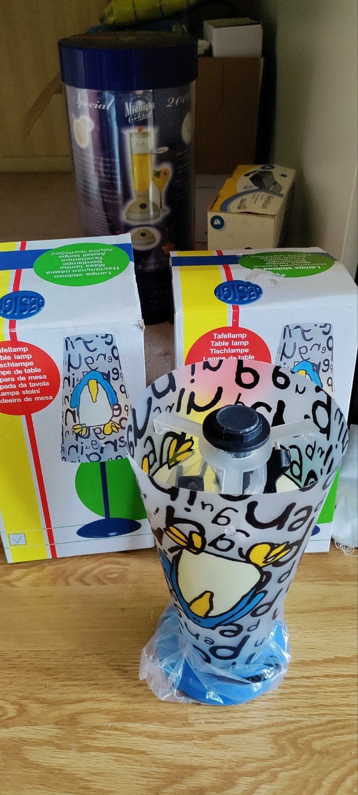 Twee leuke pinguïn en honingbij tafellampjes, Kunststof, Meerkleurig, Kinderlamp, Nieuw