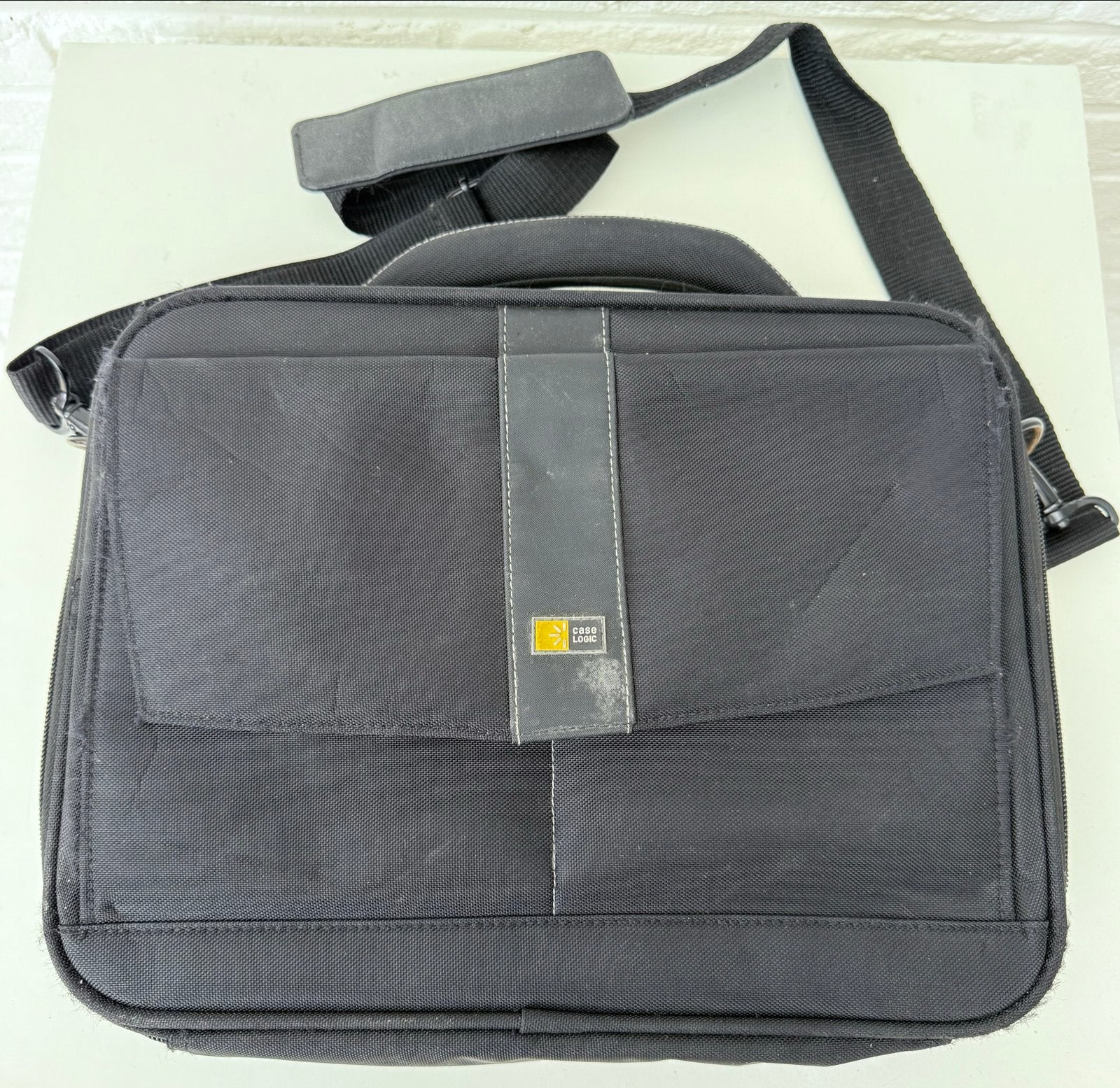 Case Logic Laptoptas 14 inch - Zwart💼, Ophalen, Gebruikt, Gevoerd laptopvak, Aktetas