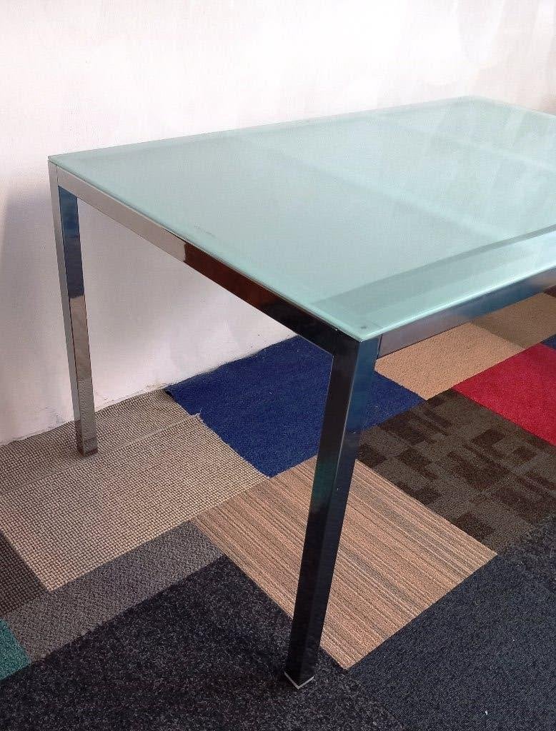 Ikea Glastafel Kantoortafel Kantinetafel Tafel 135 x 85 cm., Huis en Inrichting, Bureaus, Ophalen, Overige typen, Gebruikt, 135 cm
