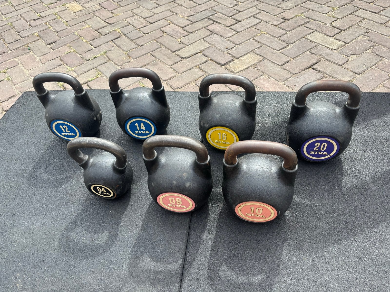 Ziva PU Kettlebellset (4, 8, 10, 12, 14, 16, 20 , 24 kg)