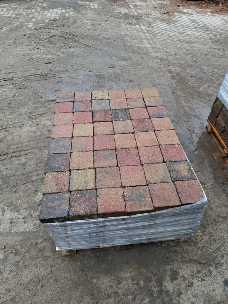 17m² 15x15 bont genuanceerd, gebruikt, op pallet, Tuin en Terras, Ophalen of Verzenden, Beton, Terrastegels