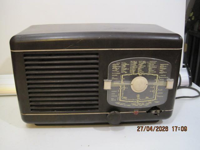 philips radio bakeliet met schade voor onderdelen ? (387), Antiek en Kunst, Ophalen of Verzenden