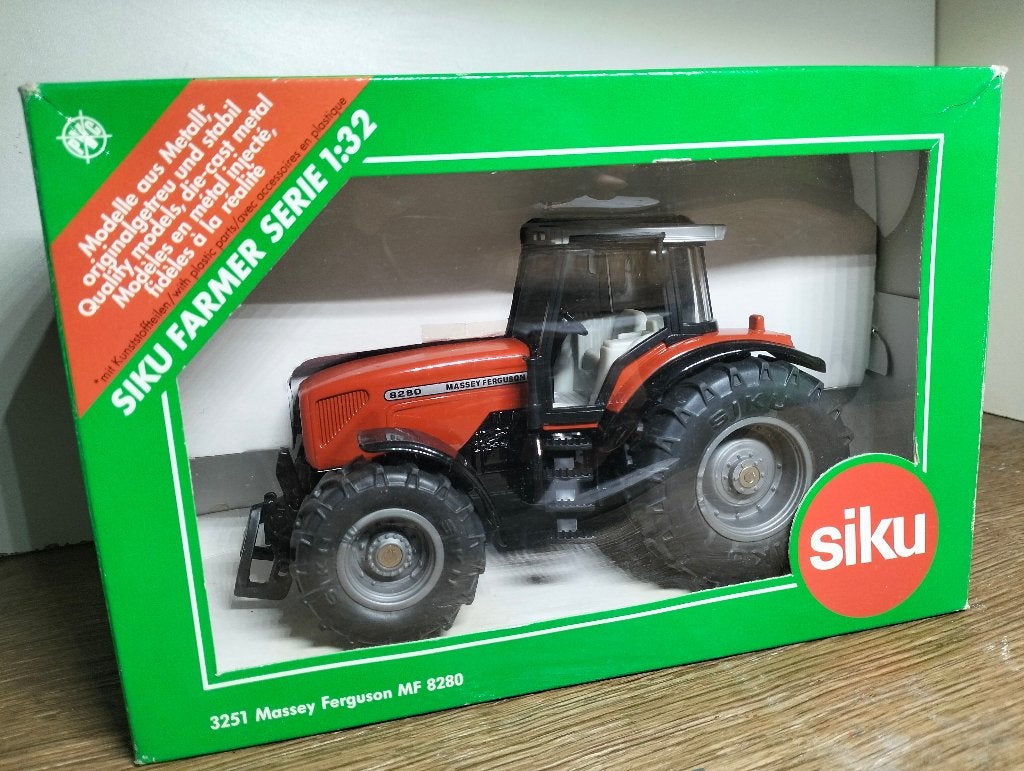 Te koop Siku Massey Ferguson 8280. (A), Ophalen of Verzenden, Zo goed als nieuw, Tractor of Landbouw, SIKU