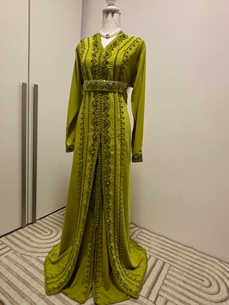 Groene Kaftan met Gedetailleerd Borduurwerk   Te HUUR, Overige typen, Zo goed als nieuw, Groen, Ophalen