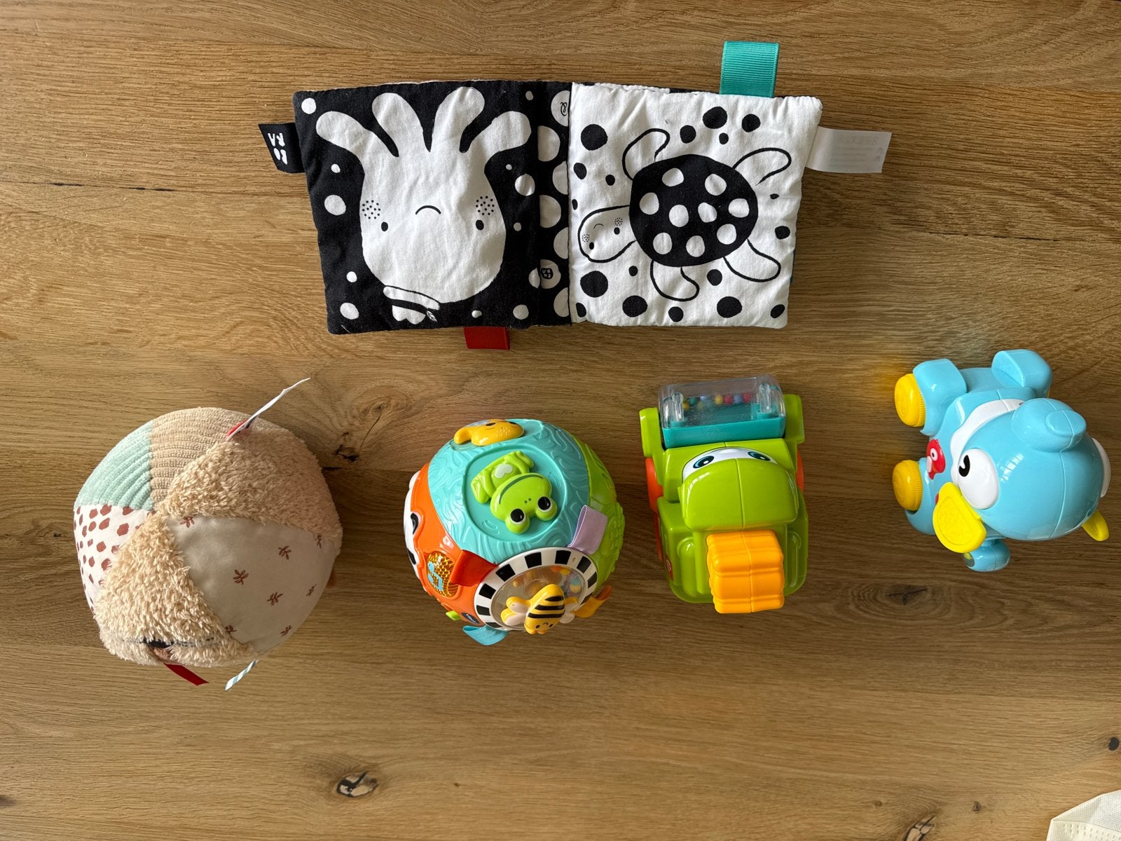 Divers baby speelgoed: ballen, auto, olifantje, boekje, Ophalen, Gebruikt, Overige typen, Met licht