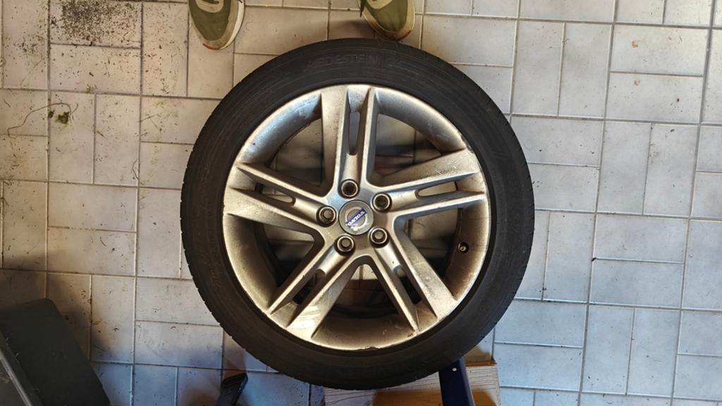 Volvo v60 licht metalen wielen met zomerbanden, Auto-onderdelen, Banden en Velgen, Ophalen, Gebruikt, Banden en Velgen, 17 inch