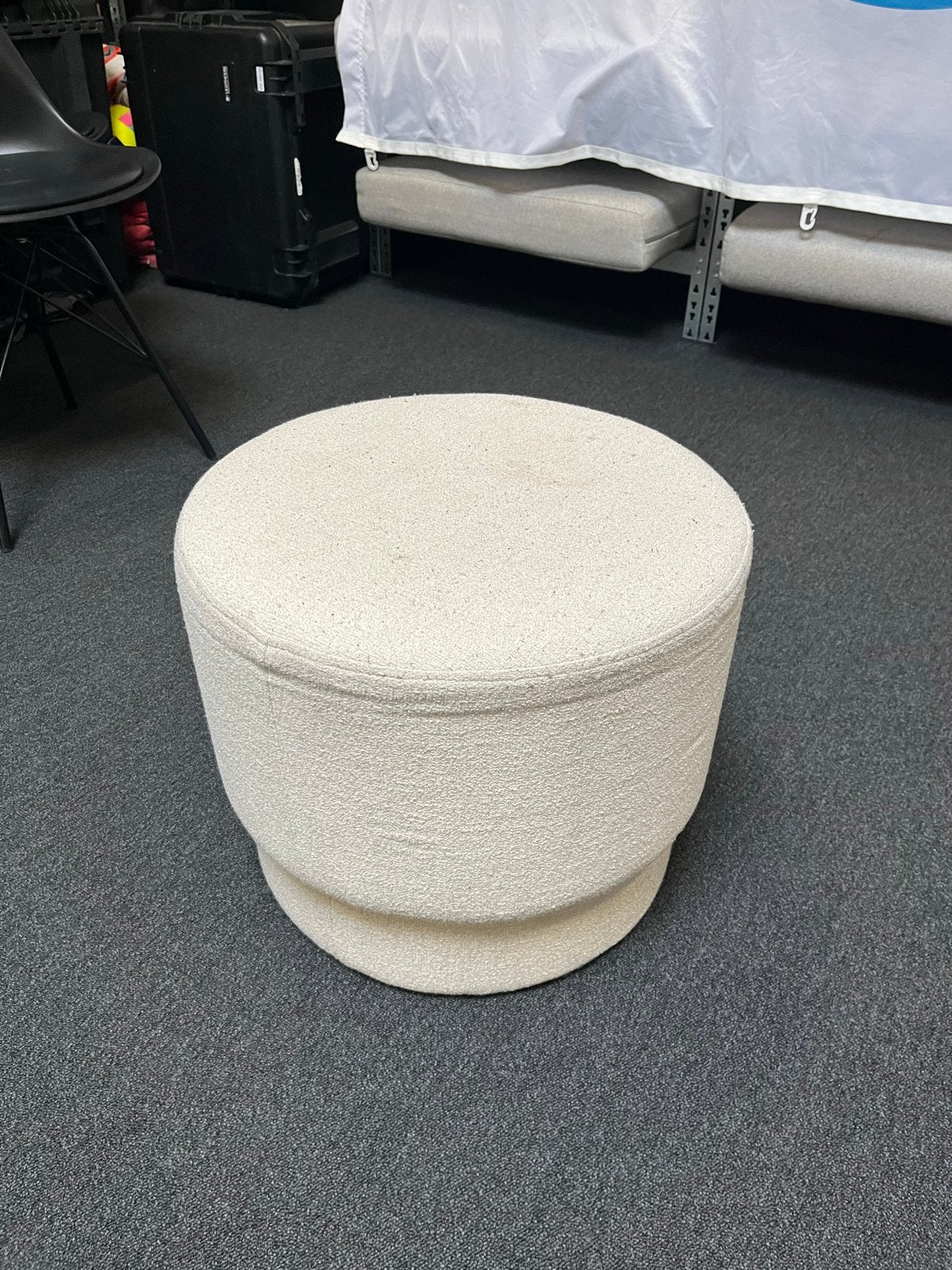 Crèmekleurige poef van stof, Ophalen, Minder dan 50 cm, Rond, Zo goed als nieuw