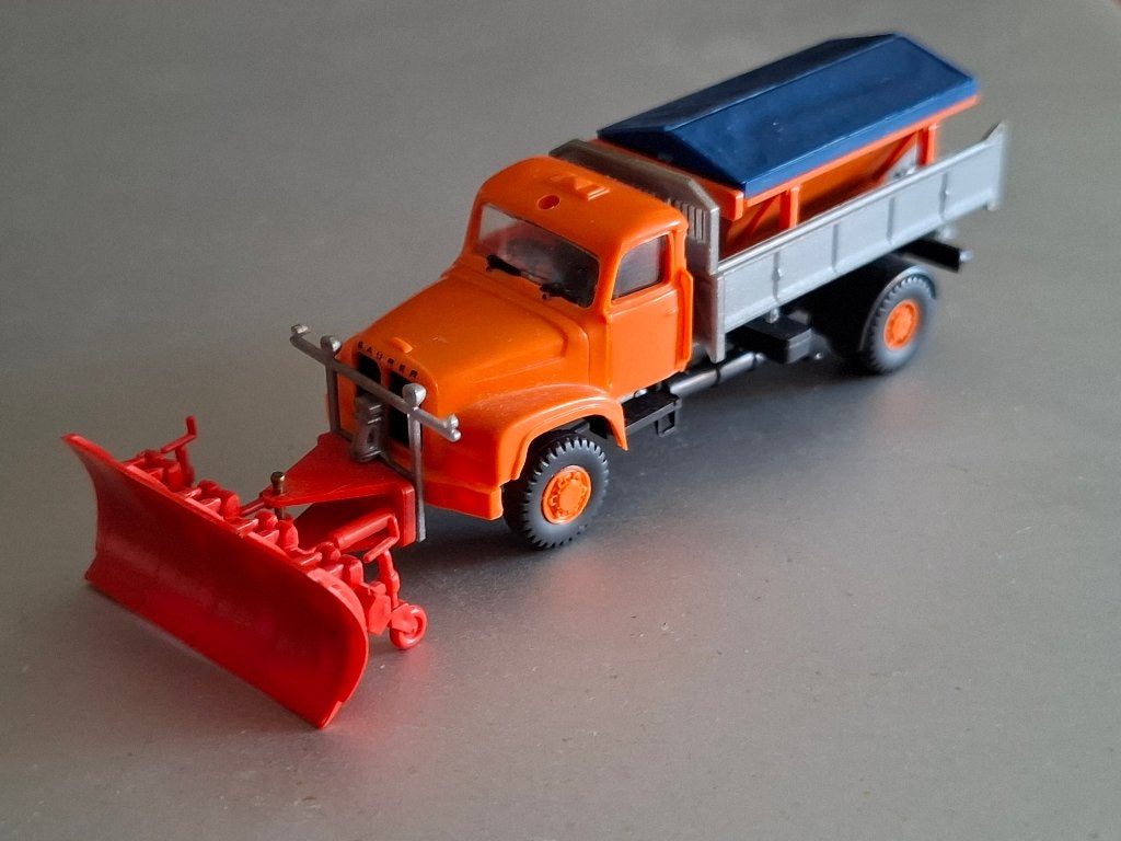 1:87 Saurer sneeuwschuiver en strooier Roskopf € 20, Ophalen of Verzenden, Zo goed als nieuw, Bus of Vrachtwagen, Overige merken