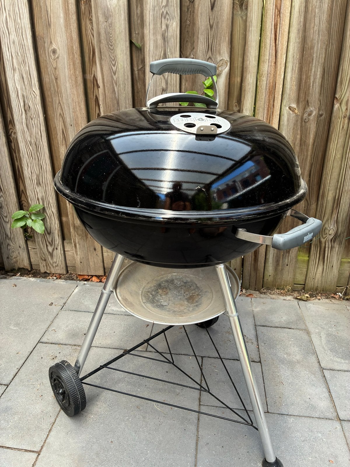 Weber Compact Kettle BBQ 57cm met brikettenstarter, Tuin en Terras, Ophalen, Gebruikt, Met accessoires