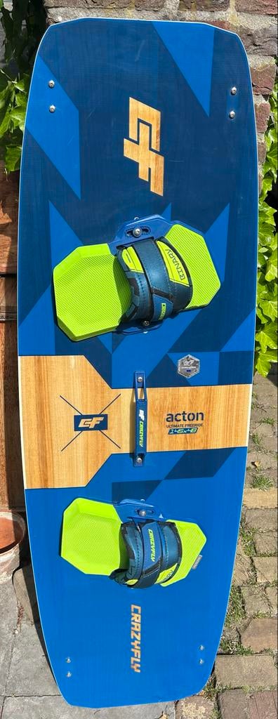 CrazyFly Kiteboard twintip 145x48, Watersport en Boten, Kitesurfen, Zo goed als nieuw, Kiteboard, 4 m² of minder, Twintip, Ophalen of Verzenden