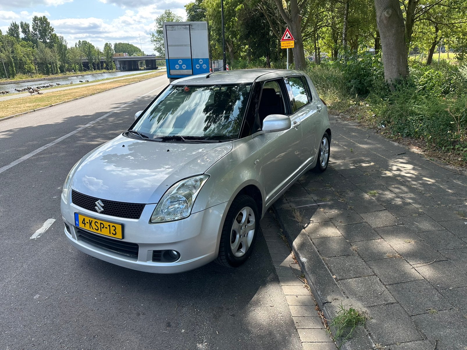 Suzuki Swift 1.3 5D 2006 Grijs nieuwe apk 07-27, Voorwielaandrijving, Stof, 40 €/maand, Zwart