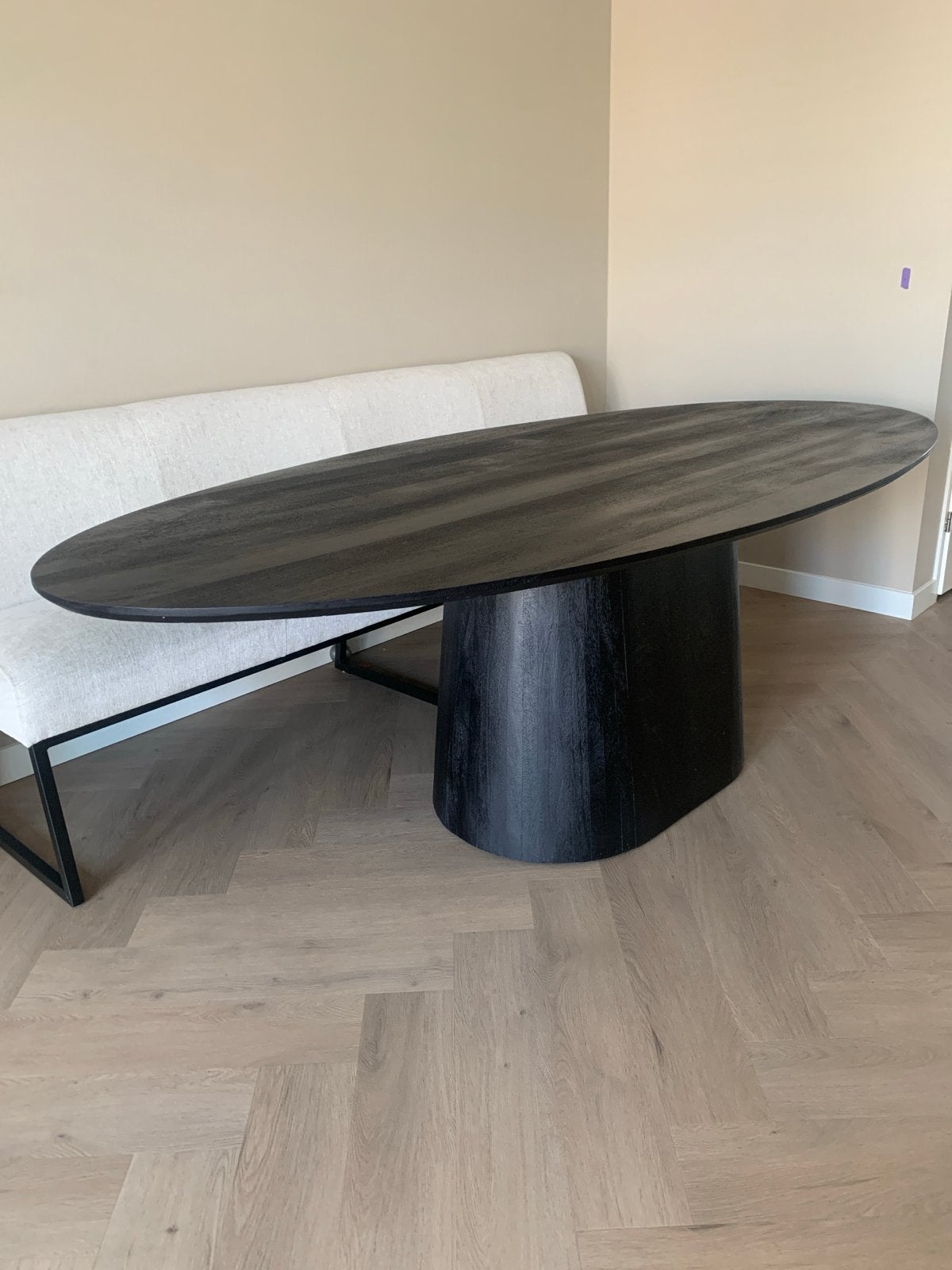 Stijlvolle ovale eettafel - Zwart mangohout, Huis en Inrichting, Tafels | Eettafels, Ophalen, 100 tot 150 cm, 200 cm of meer, Zo goed als nieuw