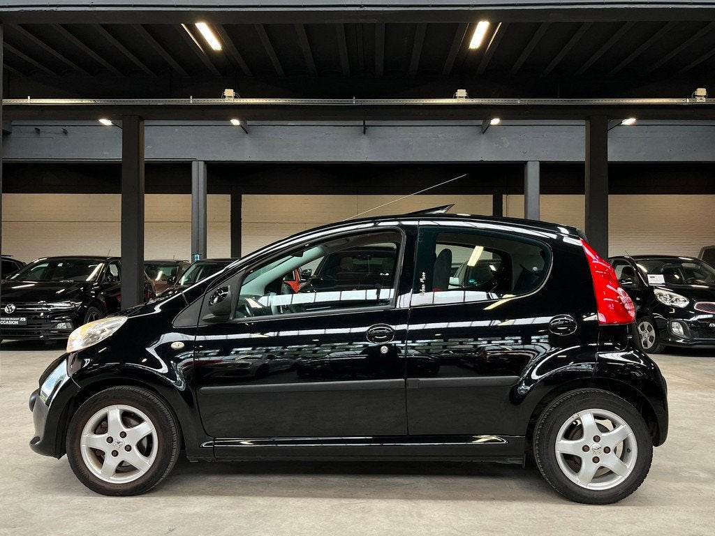 Peugeot 107 1.0-12V XS Urban Move Pano/Airco/5Drs/Automaat, Auto's, Peugeot, Stof, Gebruikt, 4 stoelen, Origineel Nederlands