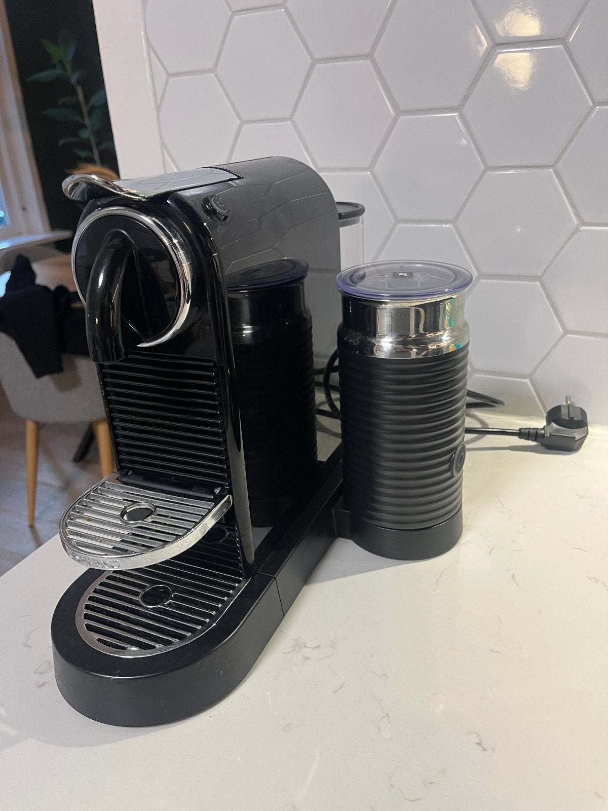 Nespresso De’Longhi - Zwart, Ophalen, Espresso apparaat, Zo goed als nieuw, 1 kopje