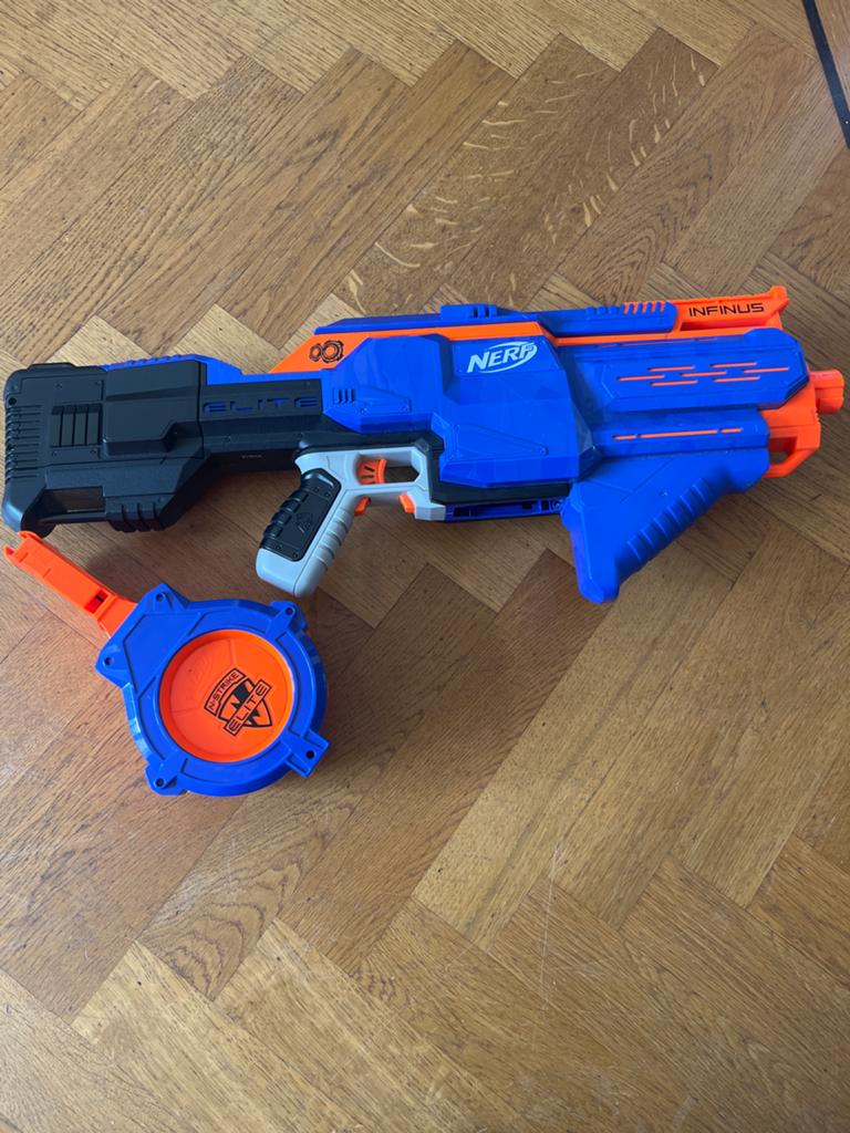 Nerf Elite Infinus Blaster met magazijn, Ophalen, Gebruikt