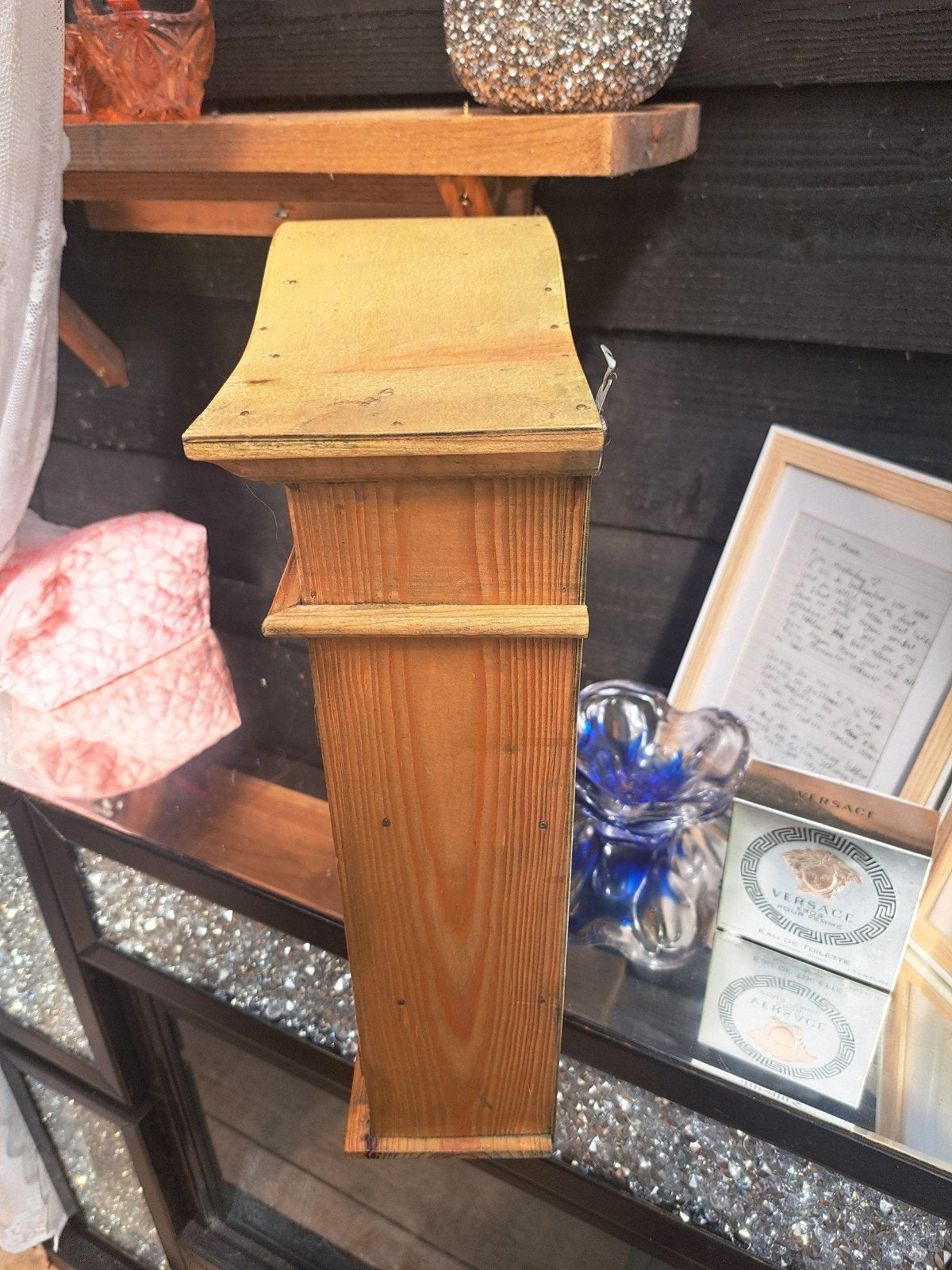 Vintage houten wandkastje met gaasdeurtjes, Ophalen of Verzenden