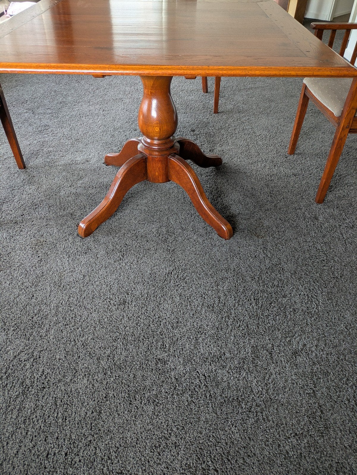Robuuste eikenhouten eettafel met sierlijke poot, Ophalen, Gebruikt, Klassiek, Vier personen