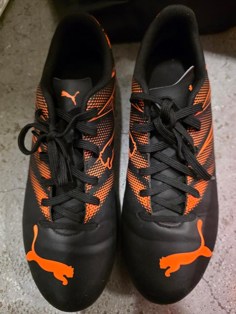 Puma voetbalschoenen maat 41 - Zwart/Oranje, Sport en Fitness, Voetbal, Maat XS of kleiner, Ophalen, Gebruikt, Schoenen