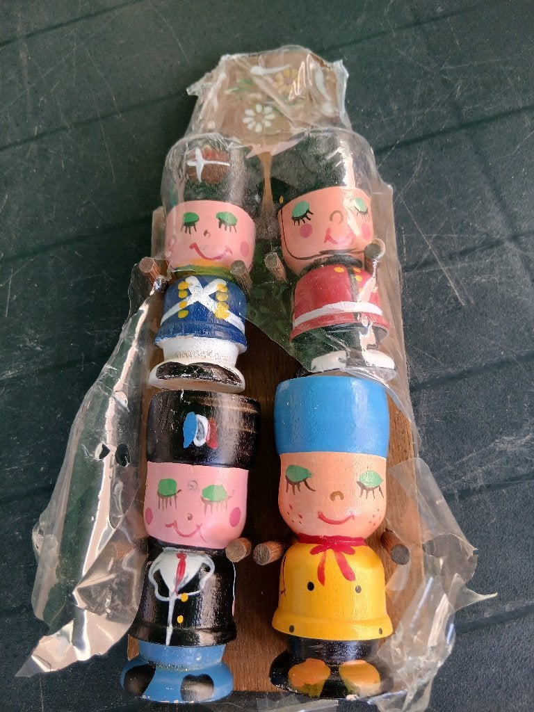 Eierdopjes hout in wandhouder, Antiek en Kunst, Ophalen of Verzenden