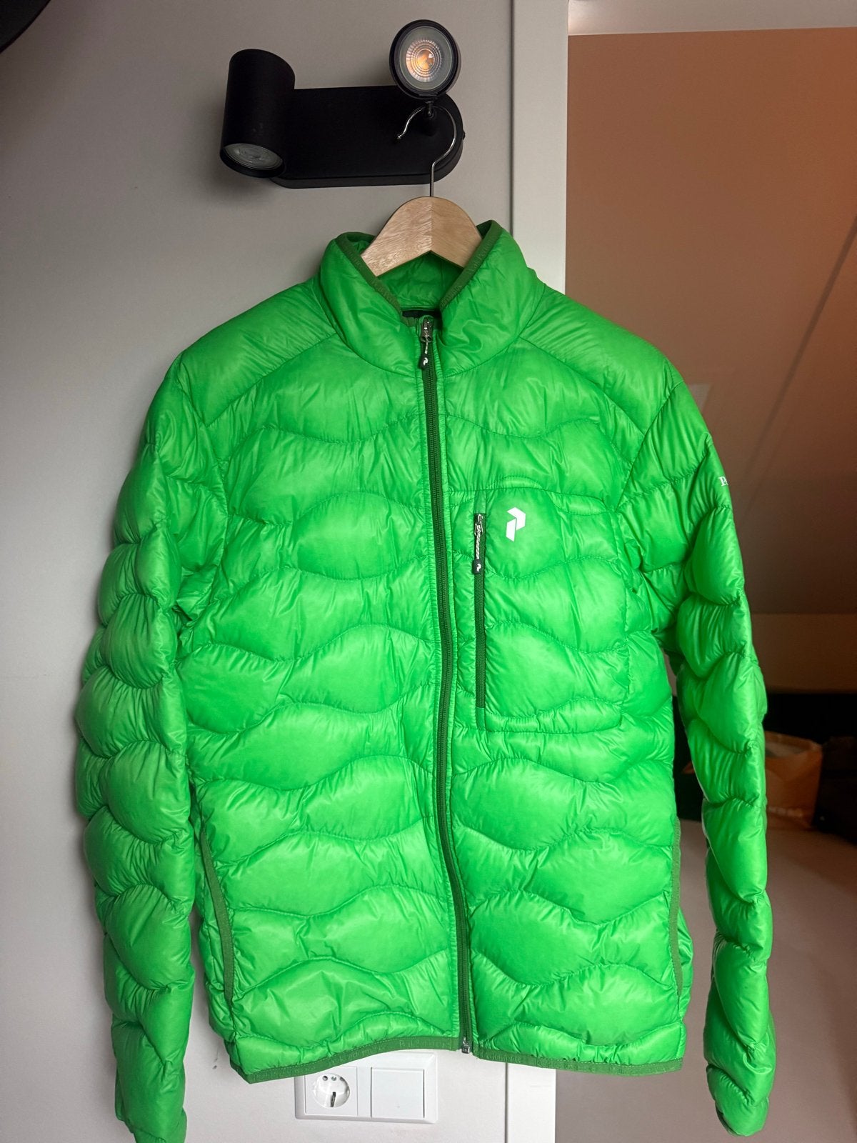Peak Performance R&D donsjack - Maat L - Zo goed als nieuw, Kleding | Heren, Ophalen of Verzenden, Zo goed als nieuw, Maat 52/54 (L)