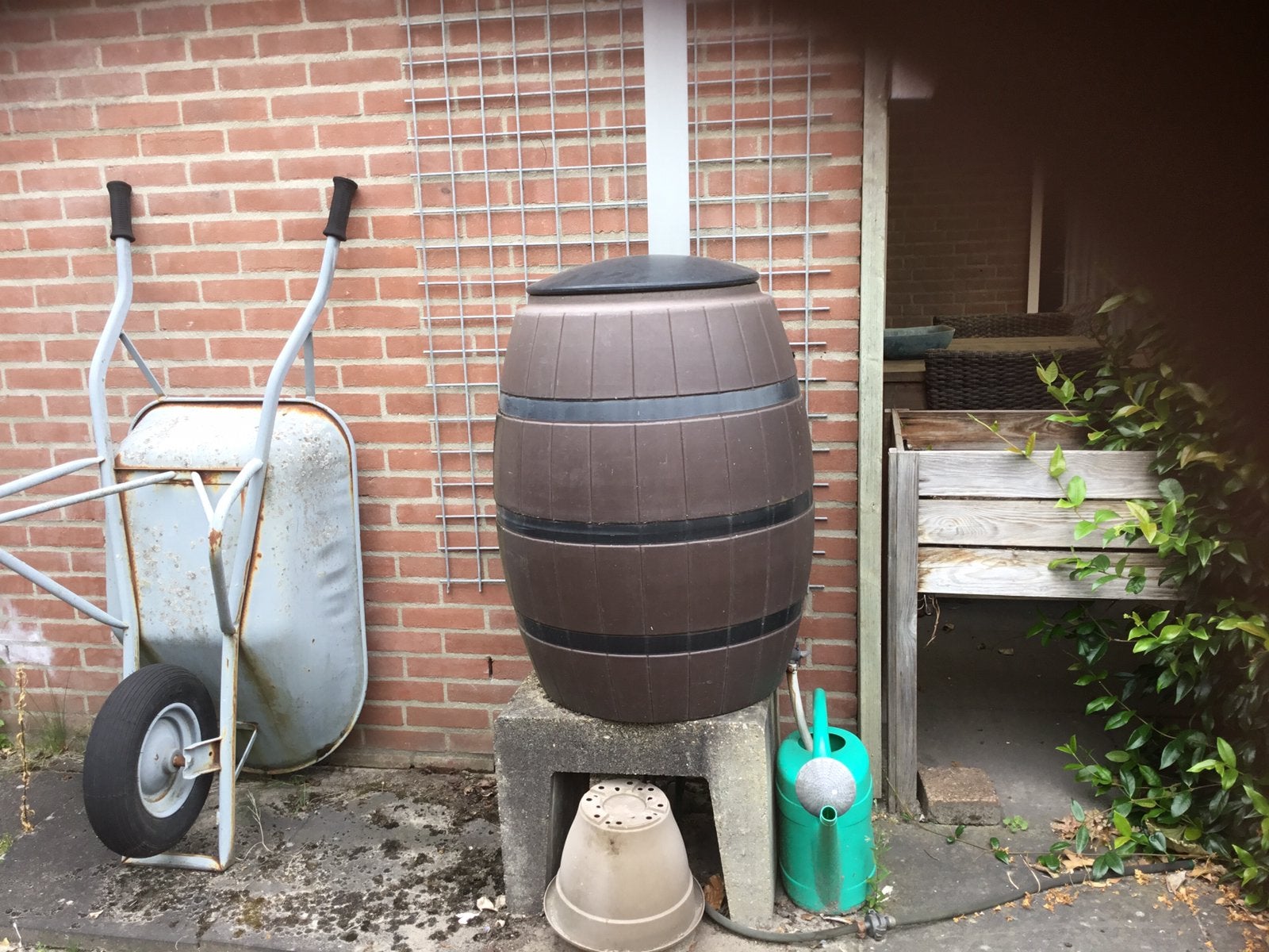Regenton met betonnen voet, Tuin en Terras, Regentonnen, Ophalen, Gebruikt, Kunststof, Met kraantje