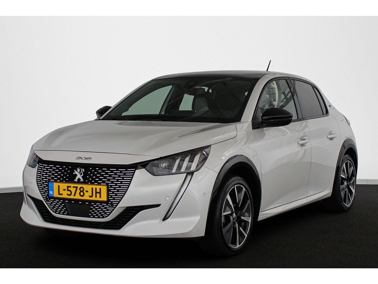 Peugeot e-208 EV GT Pack 50 kWh Panoramadak Stoelverwarming, Auto's, Automaat, 136 pk, Gebruikt, Parkeersensor