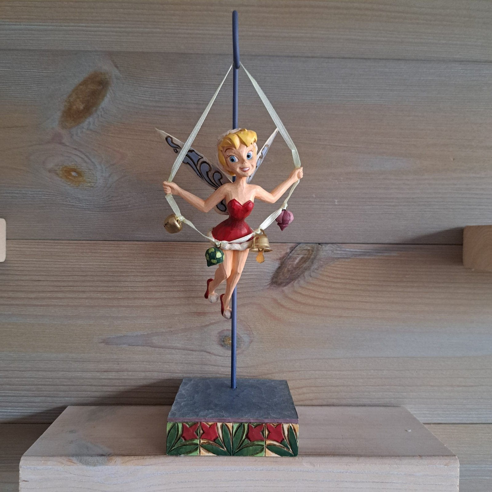 Disney tradition Jim Shore Tinkerbell ornament met standaard, Ophalen of Verzenden, Overige figuren, Zo goed als nieuw, Beeldje of Figuurtje