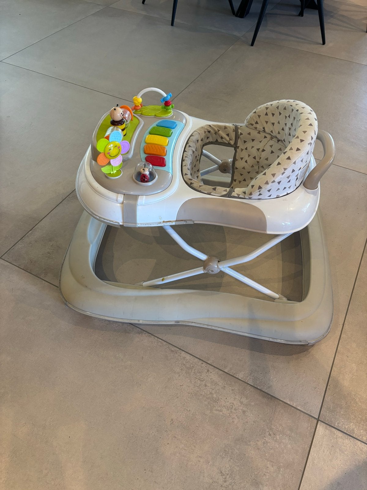 Babywalker met speelgoed, Ophalen, Gebruikt