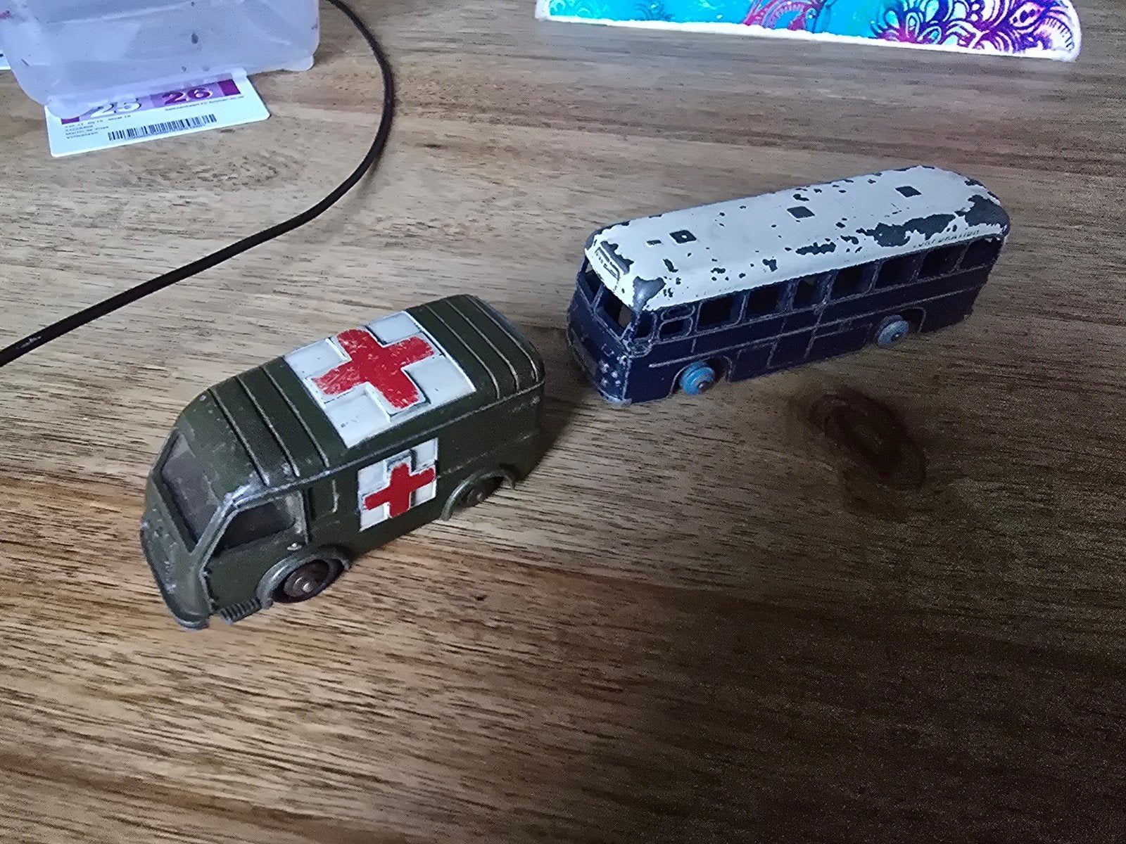 Dinky Toys Ambulance Militaire en Bus (Gebruikt), Ophalen of Verzenden