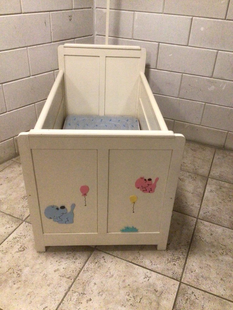 Gratis Antiek / retro baby ledikantje,alleen ophalen !!!!!, Ophalen