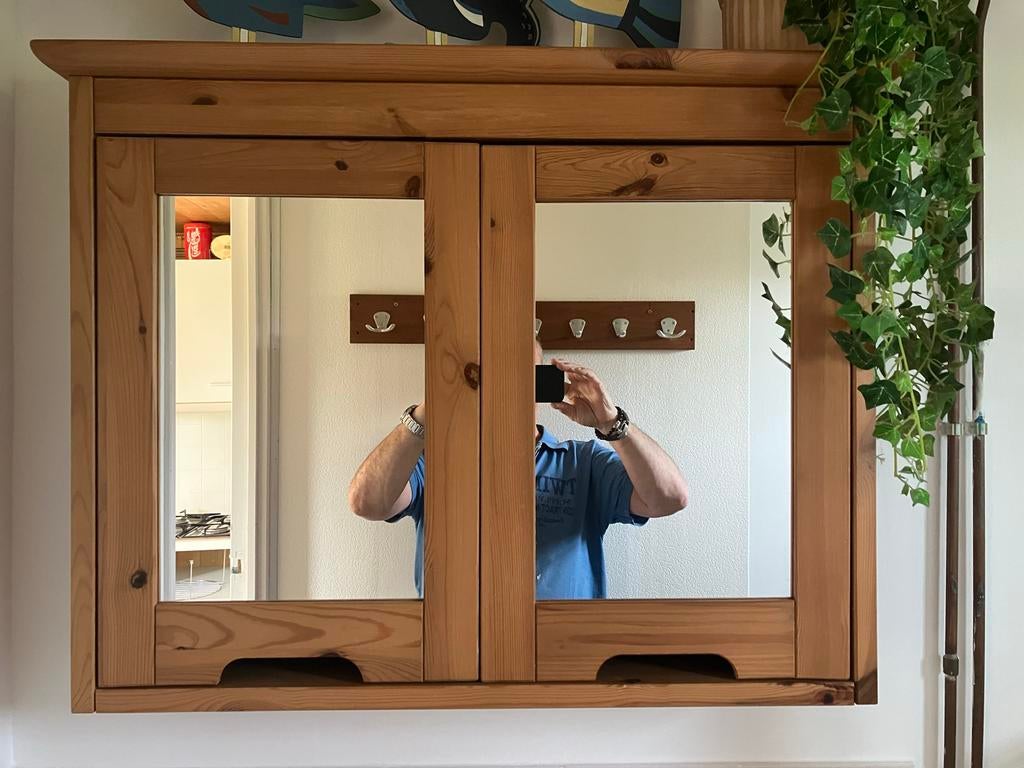 Houten badkamer spiegelkast met glazen planken, Huis en Inrichting, Badkamer | Badkamermeubels, Ophalen, 50 tot 100 cm, Minder dan 25 cm