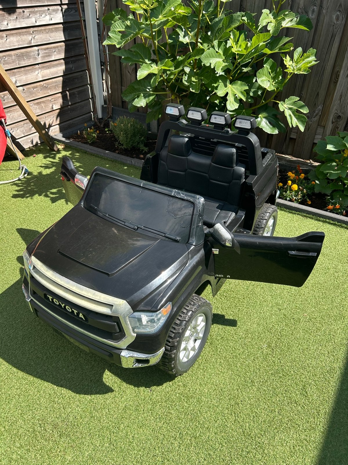 Toyota Tundra Kinderauto Elektrisch Zwart, Ophalen, Gebruikt