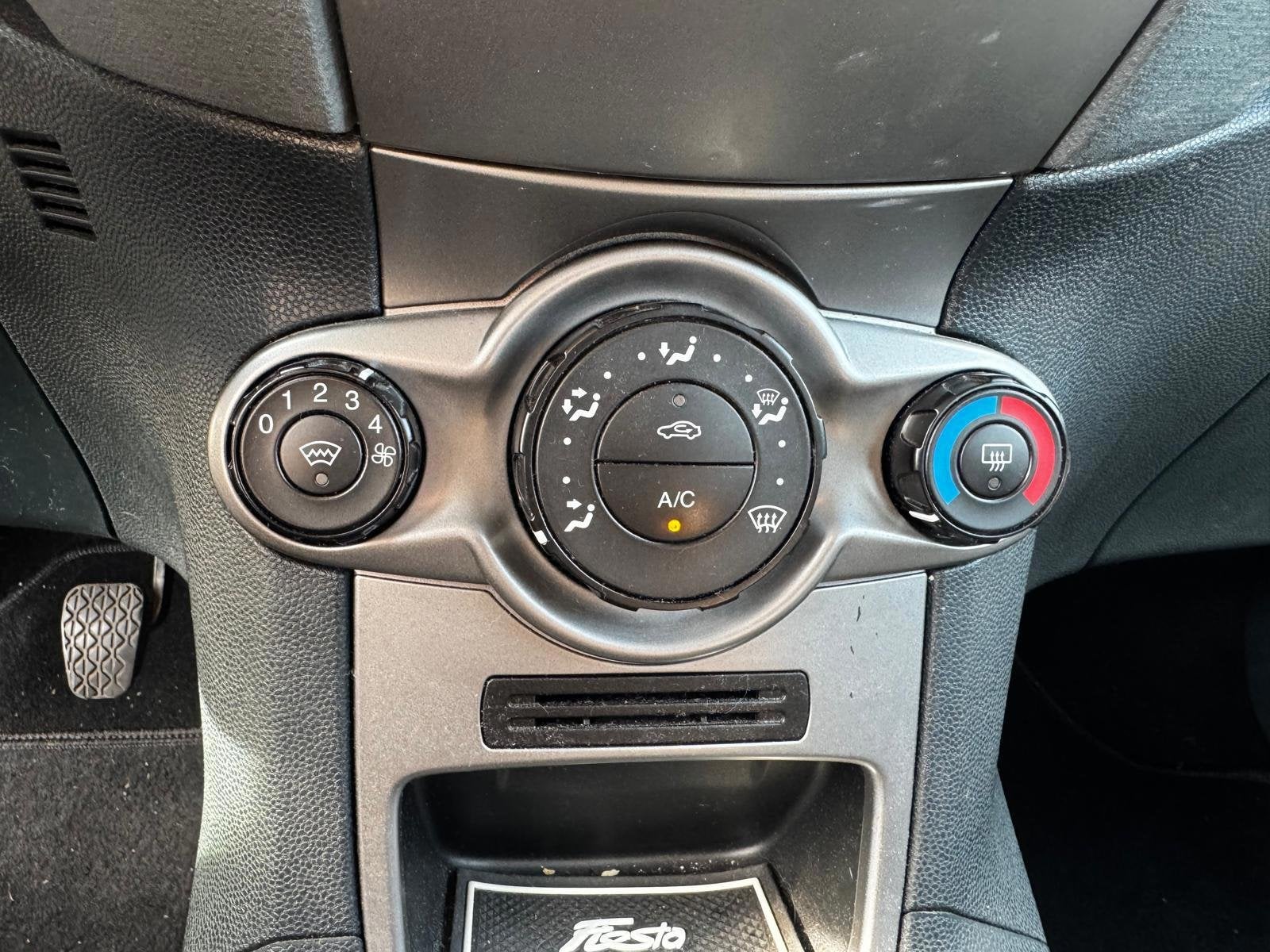 Foto 14 van Ford Fiesta 1.25 Trend 5-deurs - CarPlay/Airco