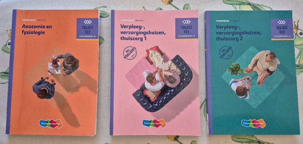 Studieboeken Verzorgende IG, ThiemeMeulenhoff, Zo goed als nieuw, Beta, HBO