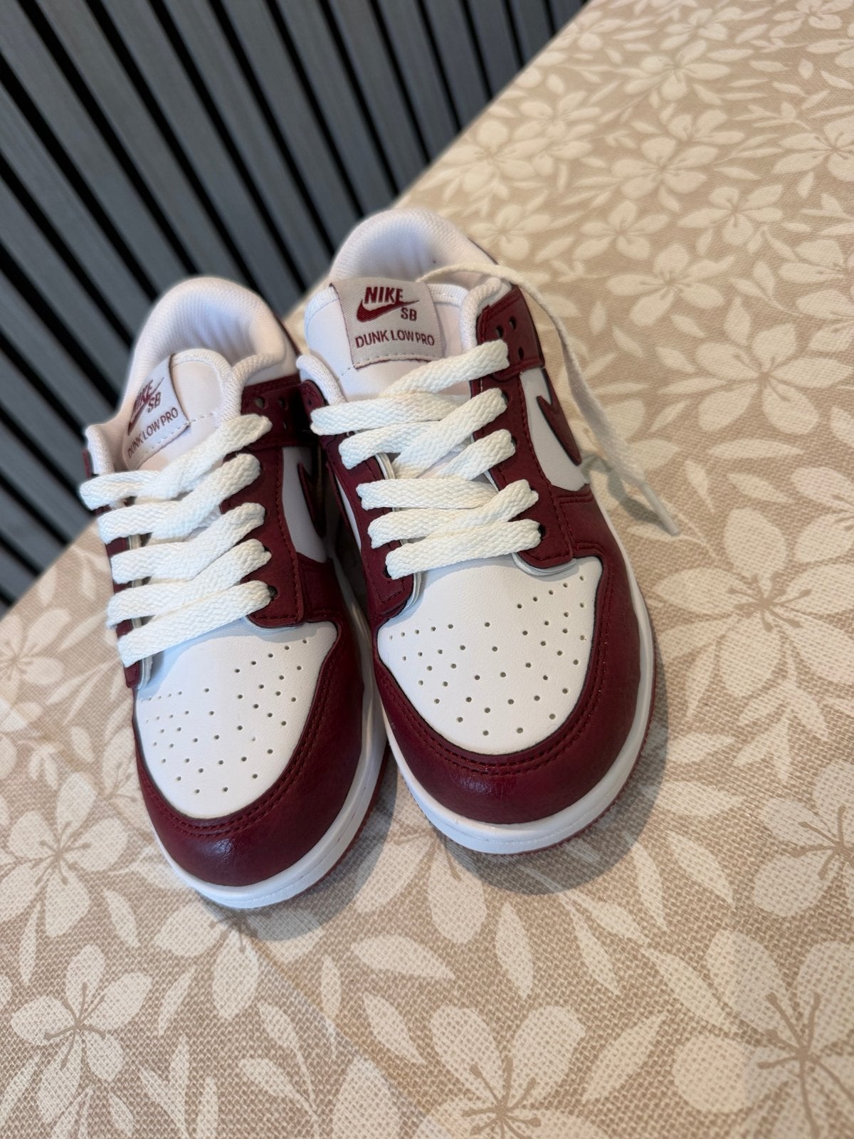 Nike SB Dunk Low Pro - Bordeaux/Wit maat 32, Ophalen, Nieuw, Rood, Sneakers of Gympen