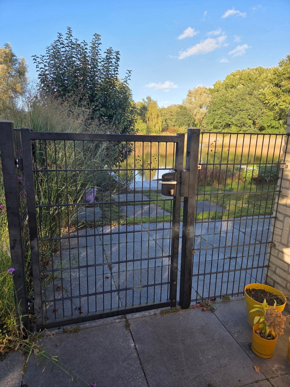 Zwart hekwerk met poort, 14 meter lang, 120 cm hoog, Tuin en Terras, Ophalen, Met poort, Gebruikt, Dubbelstaafmat hekwerk