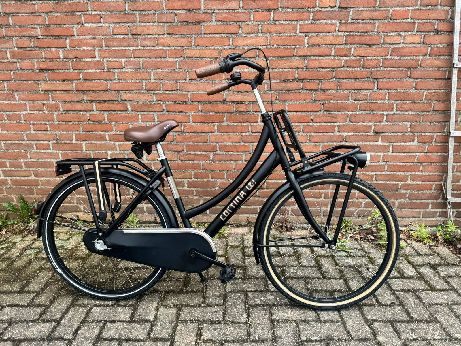 Cortina u4 transportfiets jett black matt 26 inch 46 hoogte, Ophalen, Zo goed als nieuw, 26 inch of meer, Versnellingen