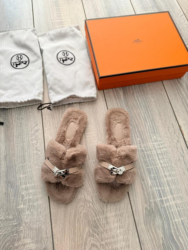 H. Kelly imi bont slippers 37 new, Kleding | Dames, Schoenen, Slippers, Beige, Nieuw, Ophalen of Verzenden