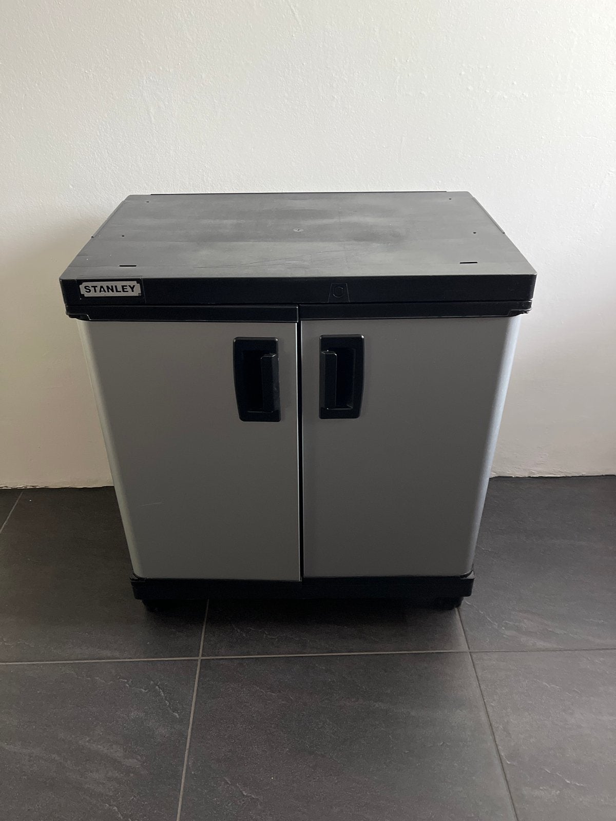 Stanley PVC Kastje - 86x76x45 cm - Handig Opbergmeubel, Ophalen, Gebruikt