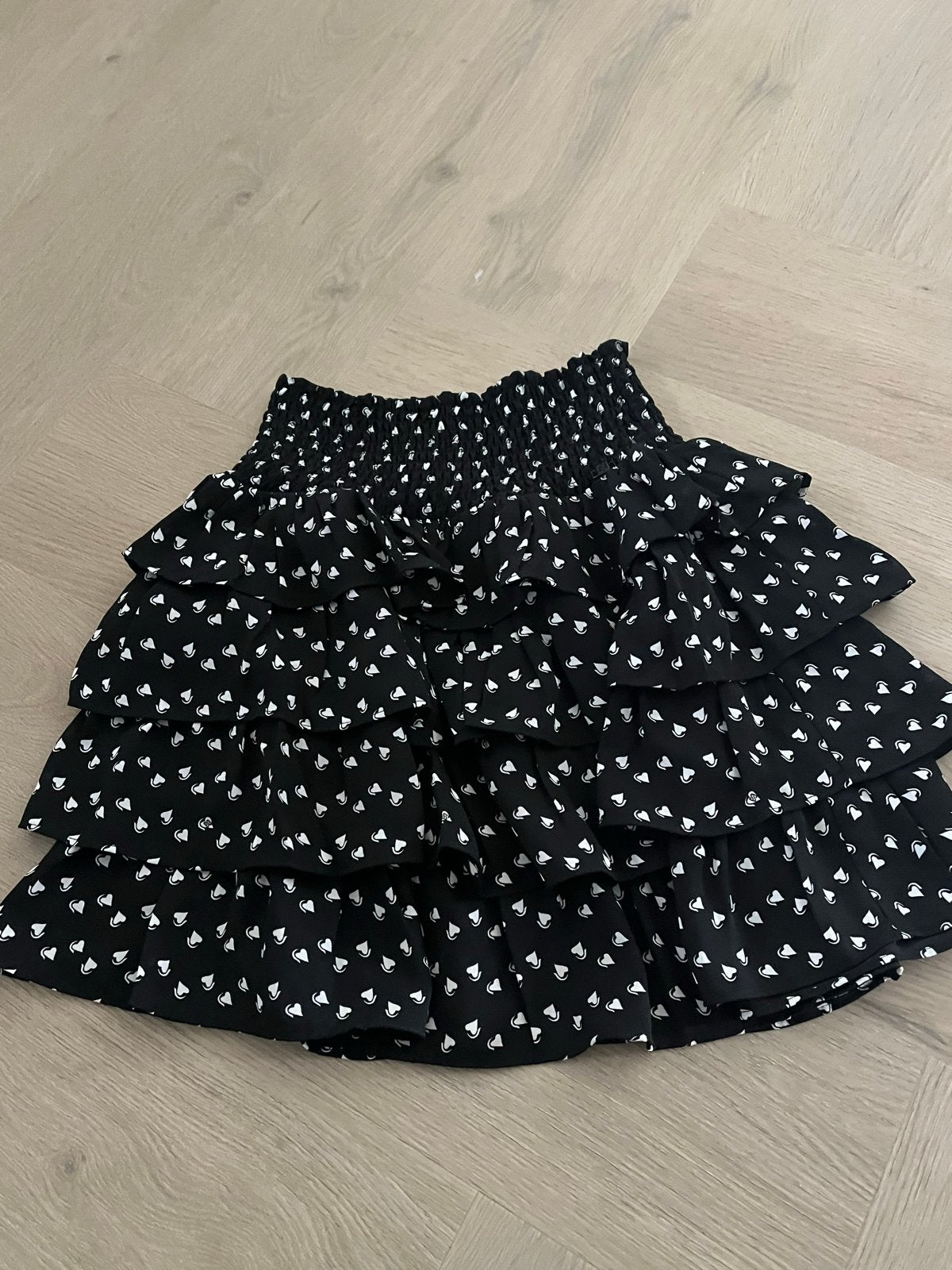 Nikkie by Kate Moss ruffle rokje met hartjesprint, Kleding | Dames, Zwart, Ophalen of Verzenden, Zo goed als nieuw, Maat 34 (XS) of kleiner