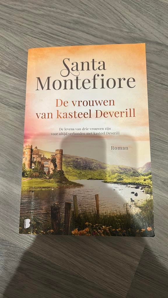 Santa Montefiore - De vrouwen van kasteel Deverill, Gelezen, Europa overig, Ophalen of Verzenden, Santa Montefiore