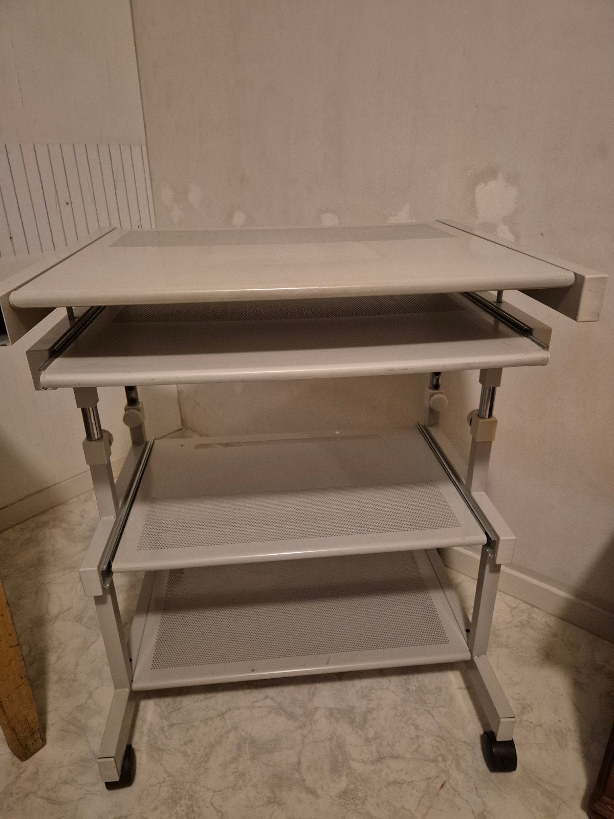 Computertafel hoogte= 80 cm, Ophalen, Metaal, 65 cm, 50 cm