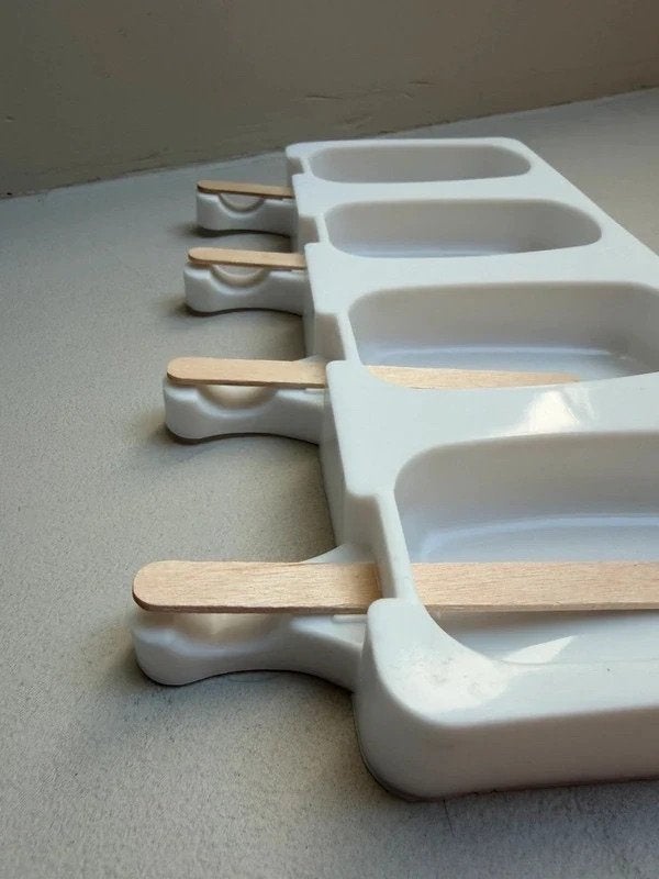 BrandNewCake siliconen Magnum ijsvorm – 4 ijsjes + stokjes, Ophalen of Verzenden, Zo goed als nieuw, Taarten of Cupcakes, Bakvorm