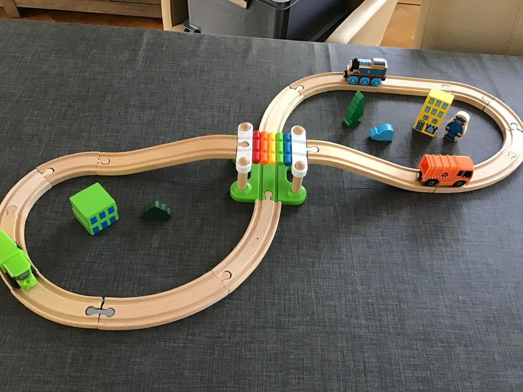 Huoten trein/autobaan met regenboog brug, Ophalen, Zo goed als nieuw