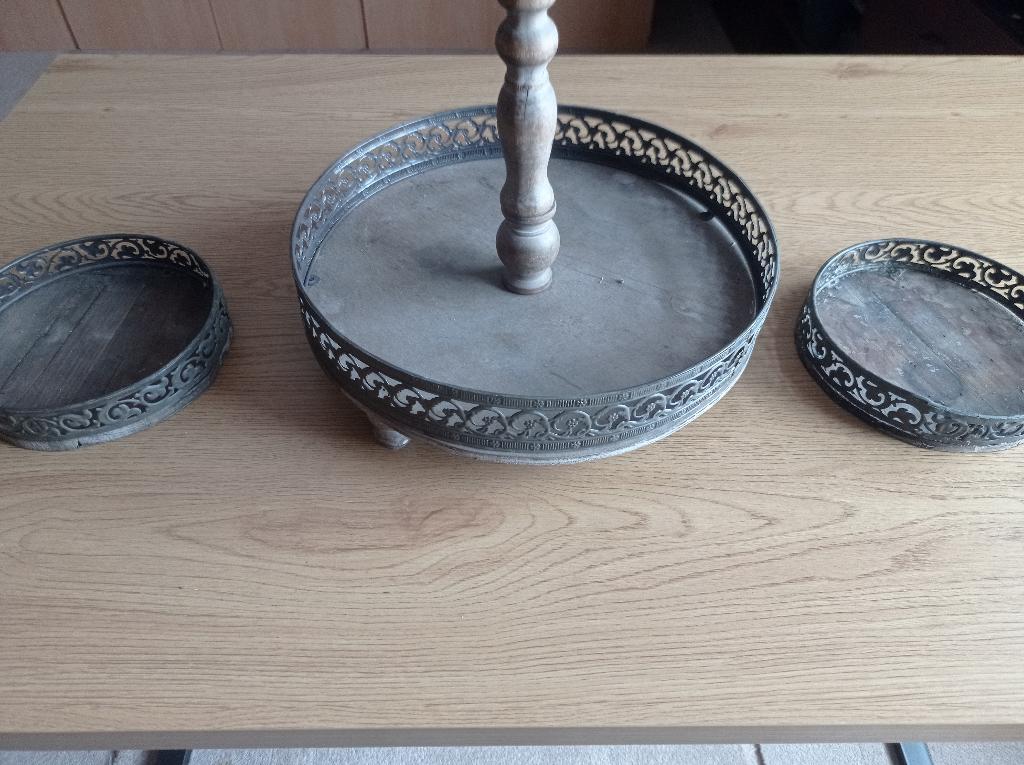 etagere met 2 extra schalen bewerkt, Ophalen of Verzenden, Zo goed als nieuw